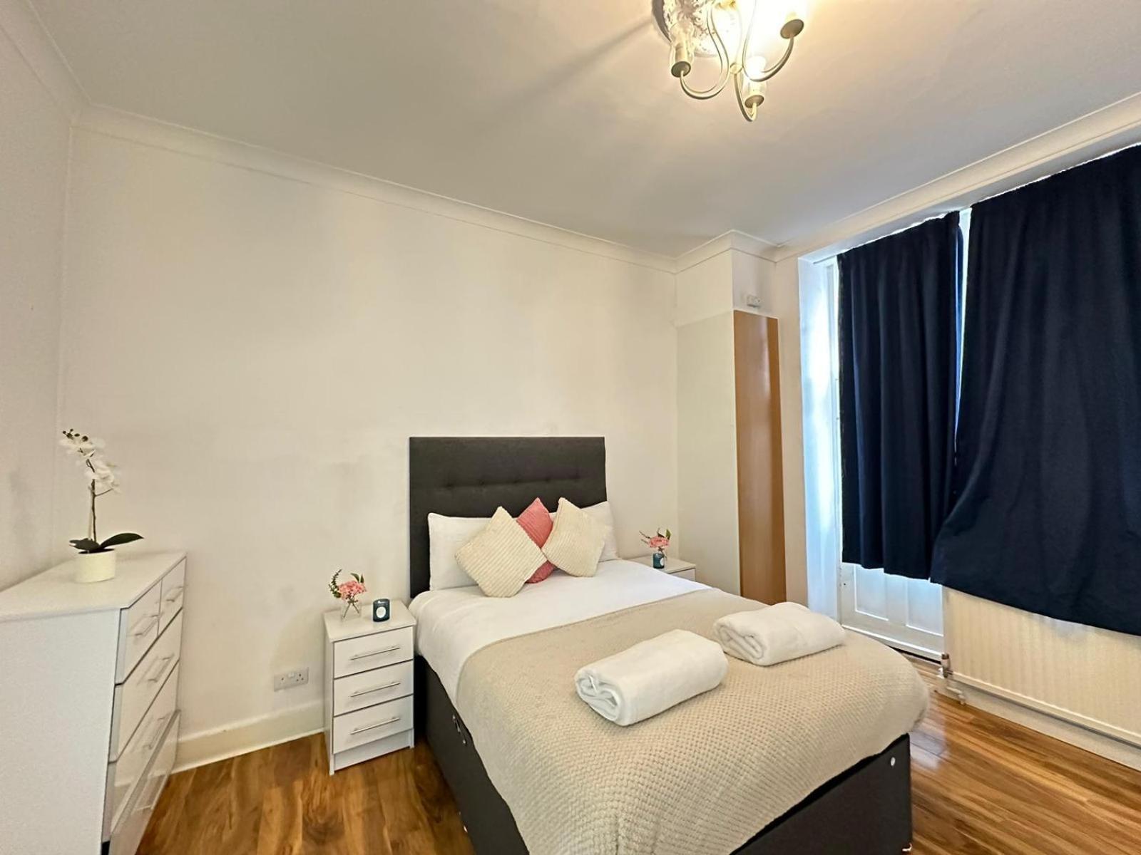 Oxford Street Four Bedroom Luxury Vilă Londra