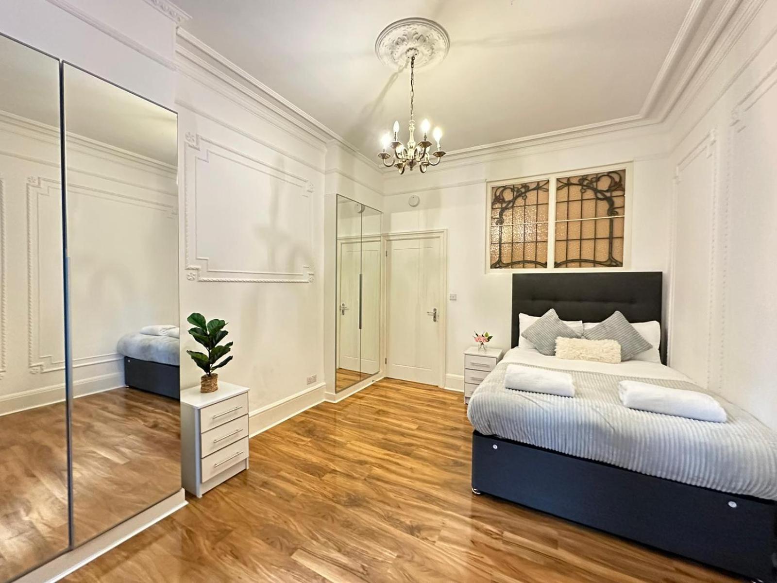 Vilă Oxford Street Four Bedroom Luxury Londra